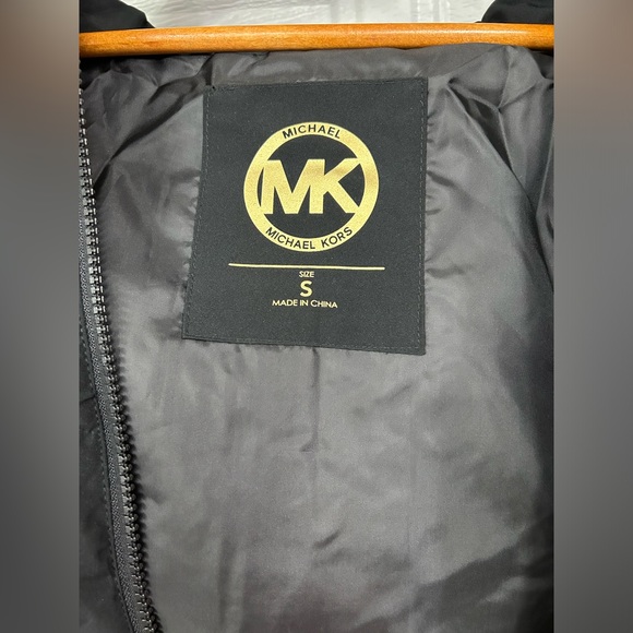 Micheal Kors women’s winter jacket. - Picture 7 of 7